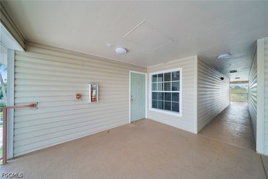 Don't miss this beautifully renovated 3rd-floor, 2-bedroom - photo 4
