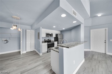 Don't miss this beautifully renovated 3rd-floor, 2-bedroom - photo 7