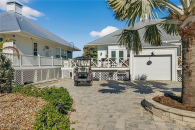Water Wings cottage is waterfront, two-stories with Master on - photo 6