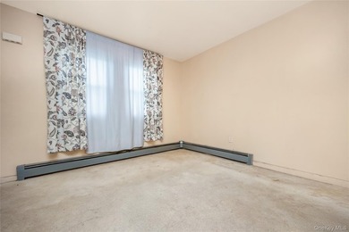 4-bedroom home with a flexible layout in Bay Shore and a - photo 11