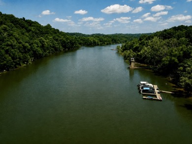 Beautiful updates, Waterfront home with a garage and end dock! - photo 2