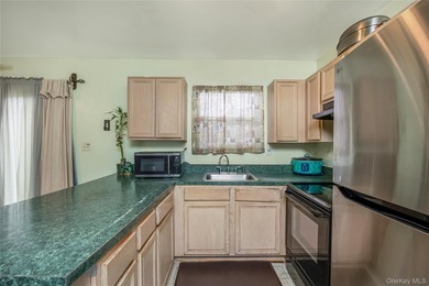 4-bedroom home with a flexible layout in Bay Shore and a - photo 16
