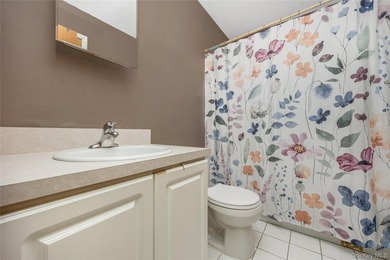 4-bedroom home with a flexible layout in Bay Shore and a - photo 20