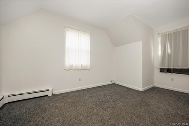 4-bedroom home with a flexible layout in Bay Shore and a - photo 21