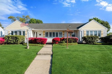 WELCOME TO YOUR NEXT HOME! SOLID BUILT 1957 HARDWOOD FLOORS - photo 2