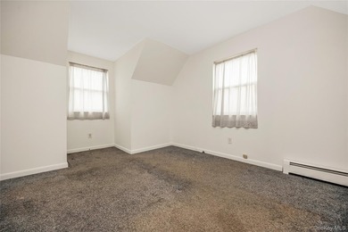 4-bedroom home with a flexible layout in Bay Shore and a - photo 22