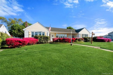 WELCOME TO YOUR NEXT HOME! SOLID BUILT 1957 HARDWOOD FLOORS - photo 3