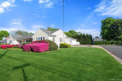 WELCOME TO YOUR NEXT HOME! SOLID BUILT 1957 HARDWOOD FLOORS - photo 8