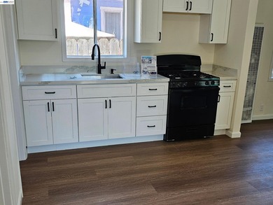 RARE COURT LOCATION-Extensively renovated with updated finishes - photo 3