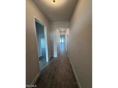 This energy efficient 1600sq. ft. home located in flood zone X - photo 8