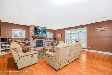4 BEDROOMS! 4 BATHROOMS! WESTERLEIGH! Discover unparalleled - photo 12