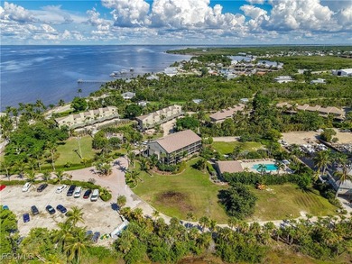Welcome to your slice of paradise on beautiful Jug Creek, where - photo 44