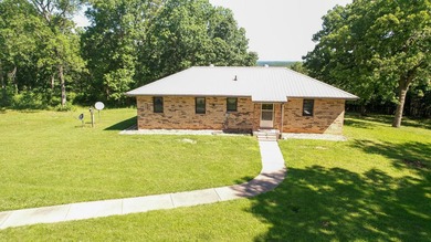 Located St. Clair county on 81 breathtaking acres and bordering - photo 1