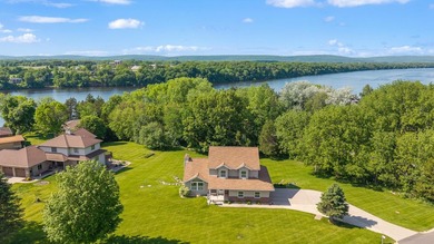 Lake Wisconsin - Columbia County Home For Sale in Prairie Du Sac Wisconsin