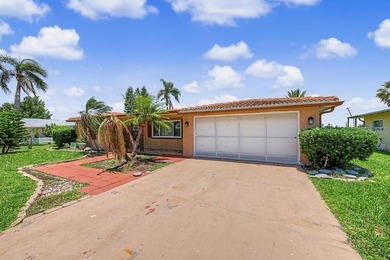 WOW, a newly polished gem in an ideal Florida setting, this - photo 3