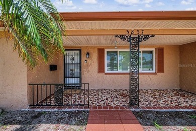 WOW, a newly polished gem in an ideal Florida setting, this - photo 5