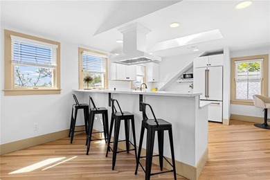 Unmatched views define this top-floor residence. Perched above - photo 12