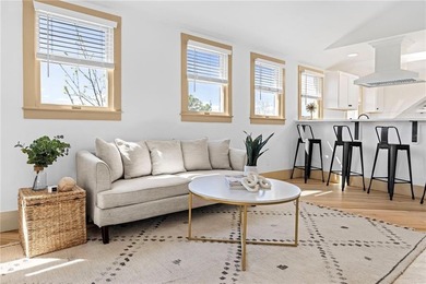 Unmatched views define this top-floor residence. Perched above - photo 14