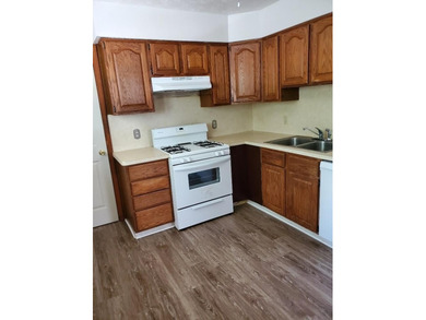 3-bedroom single family home featuring a spacious layout and - photo 7