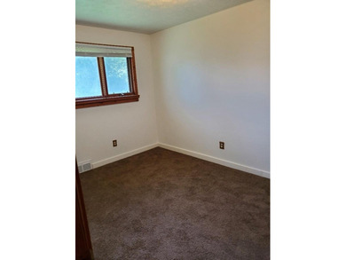 3-bedroom single family home featuring a spacious layout and - photo 9