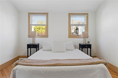 Unmatched views define this top-floor residence. Perched above - photo 20