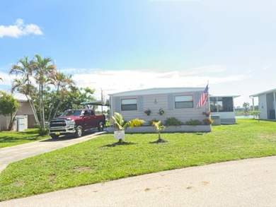 Sweet home on the lake directly next to the clubhouse with a - photo 2