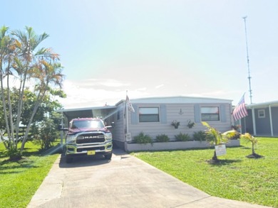 Sweet home on the lake directly next to the clubhouse with a - photo 4