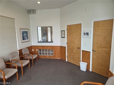 A PRIME LOCATION FOR AN INVESOR TO CONSIDER. THE LOCATION IS - photo 8