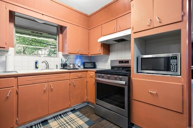 Perfect place to call home!! You will love the new LVP flooring - photo 36
