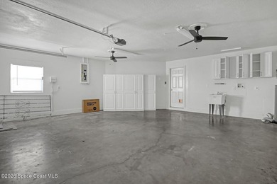 A GORGEOUS HUGE BEACHSIDE TOWNHOUSE! Just 1/2 mile from the - photo 36