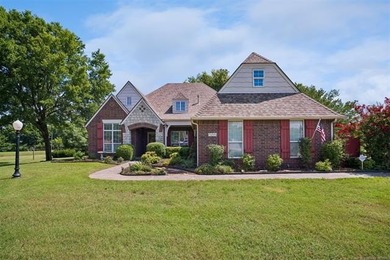 Welcome to this beautiful spacious home nestled in the peaceful - photo 2