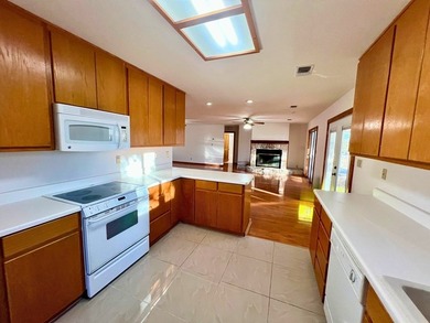 Beautiful riverfront property featuring a spacious 3-bedroom - photo 6