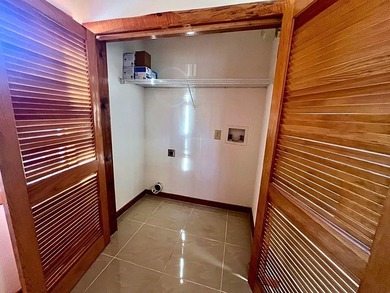 Beautiful riverfront property featuring a spacious 3-bedroom - photo 8