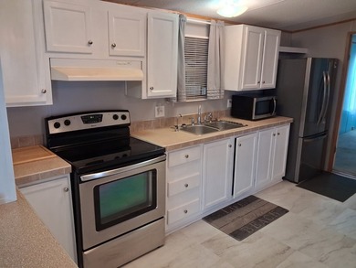 Updated 2 Bedroom, 2 Bath with a massive Florida Room and - photo 16