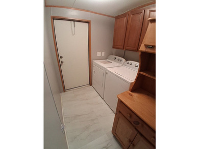 Updated 2 Bedroom, 2 Bath with a massive Florida Room and - photo 21