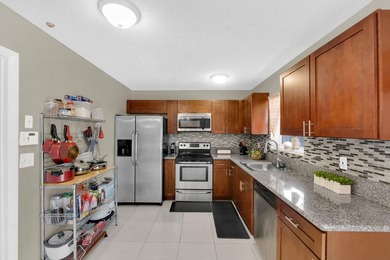 Come see this gorgeous fully remodeled 3-bedroom, 2-bathroom - photo 5