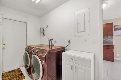 Come see this gorgeous fully remodeled 3-bedroom, 2-bathroom - photo 7