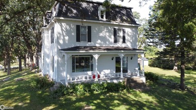 Here's a great opportunity to own this historic home with lots - photo 3