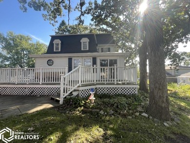 Here's a great opportunity to own this historic home with lots - photo 4