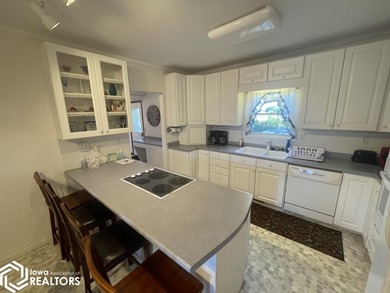 Here's a great opportunity to own this historic home with lots - photo 5