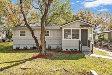 Beautifully Updated home! Home has an extra room that can be - photo 22