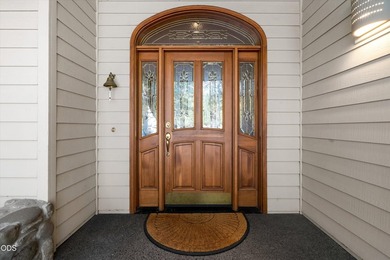 Custom single-level home overlooking the 8th fairway in the - photo 3