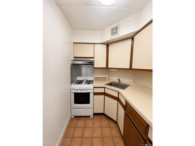 This property is situated in the most central and convenient - photo 9