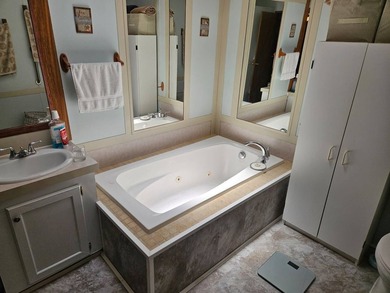 NICELY SITUATED CORNER SITE MATURE LANDSCAPING. 3BR 2 BATH FULLY - photo 6
