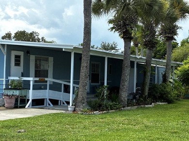 Florida living at its best! This inviting 2-bedroom, 2-bath home - photo 4