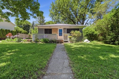 Charming, fully updated 3-bed, 2-bath home - move-in ready and - photo 1