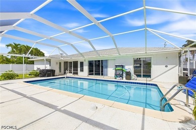 BOATER'S PARADISE WITH DIRECT GULF ACCESS! This beautifully - photo 4
