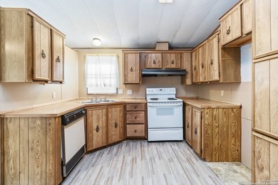 Charming 2-bedroom, 2-bath home on a spacious 0.65-acre lot in - photo 30