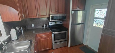 Nicely updated 2-bedroom home, 15 minutes to the beach and - photo 9