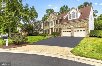 Welcome to this WONDERFUL Home in the Prestigious Gated Golf - photo 4